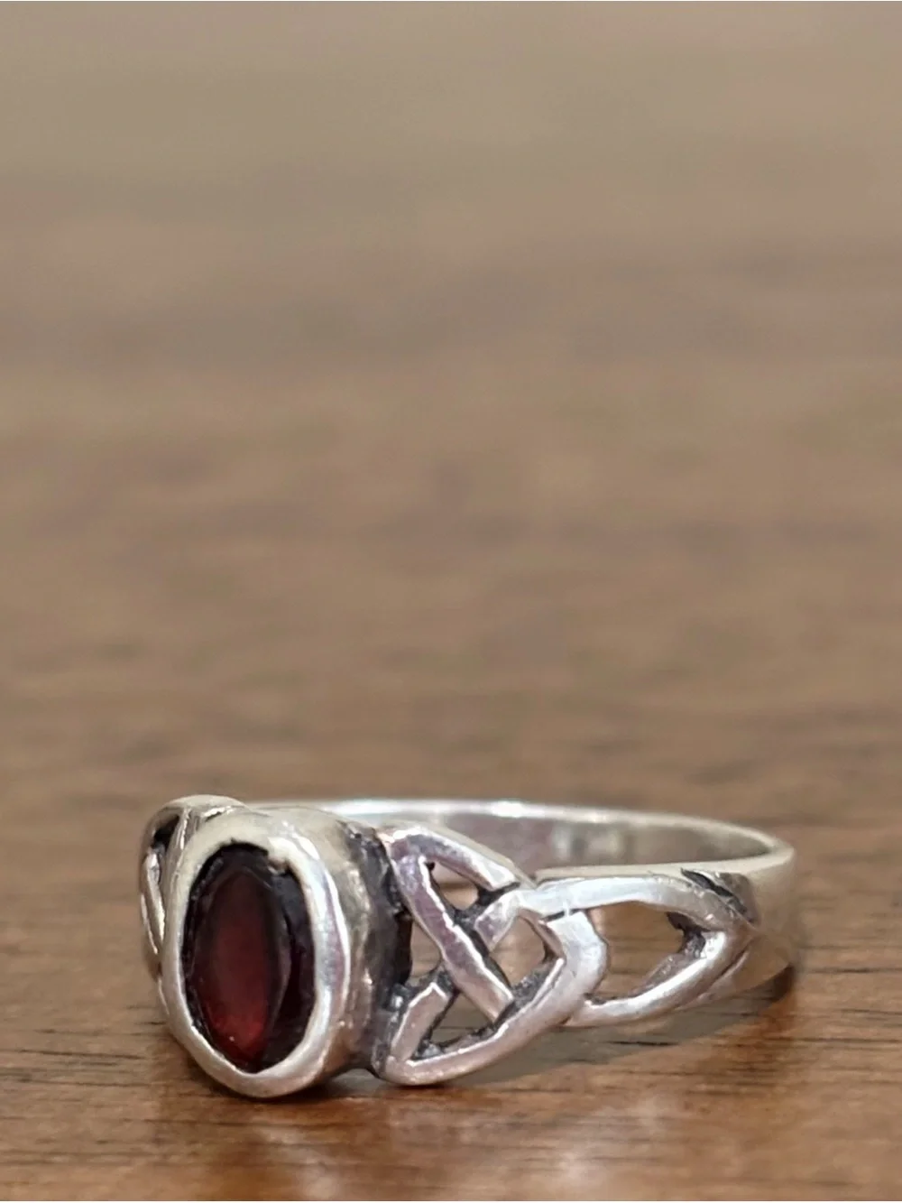 Sterling Silver 925 Celtic Knot Oval Red Garnet Ring Size 5